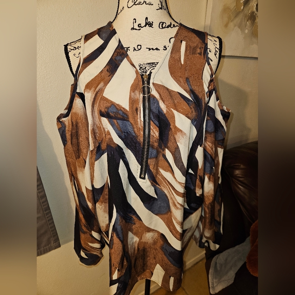 Womans Long Sleeve Cut Out Shoulder Blouse Size 3xl